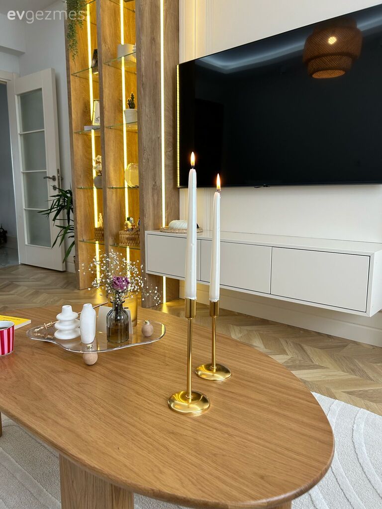 Tv ünitesi, Vitrin, Dekoratif Objeler, Beyaz, Orta sehpa, Sehpa, Halı, Salon halısı