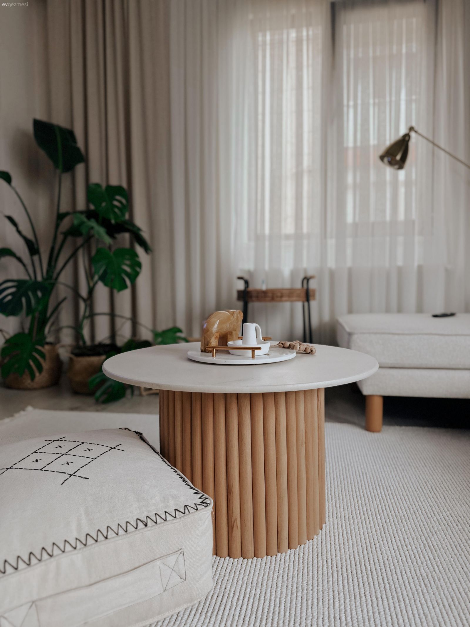 Tül perde, Perde, Ev bitkisi, Orta sehpa, Sehpa, Puf, Halı, Salon halısı, İskandinav