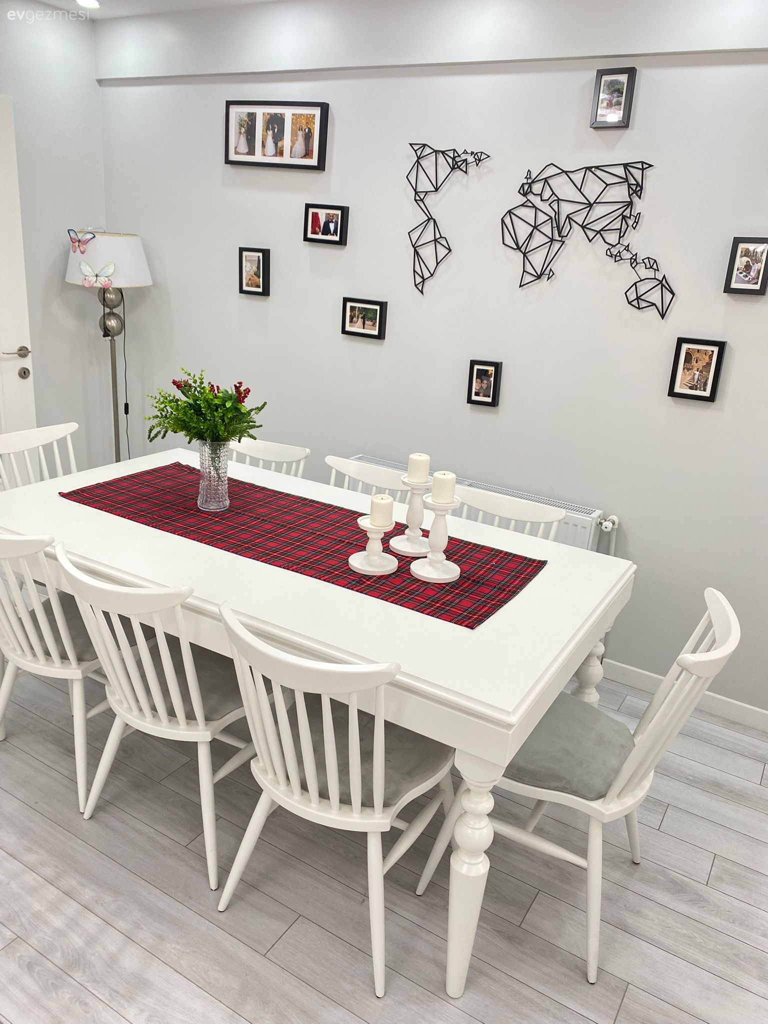 Kırlent ve Örtüleriyle Sürekli Kabuk Değiştiren Bir İstanbul Evi!