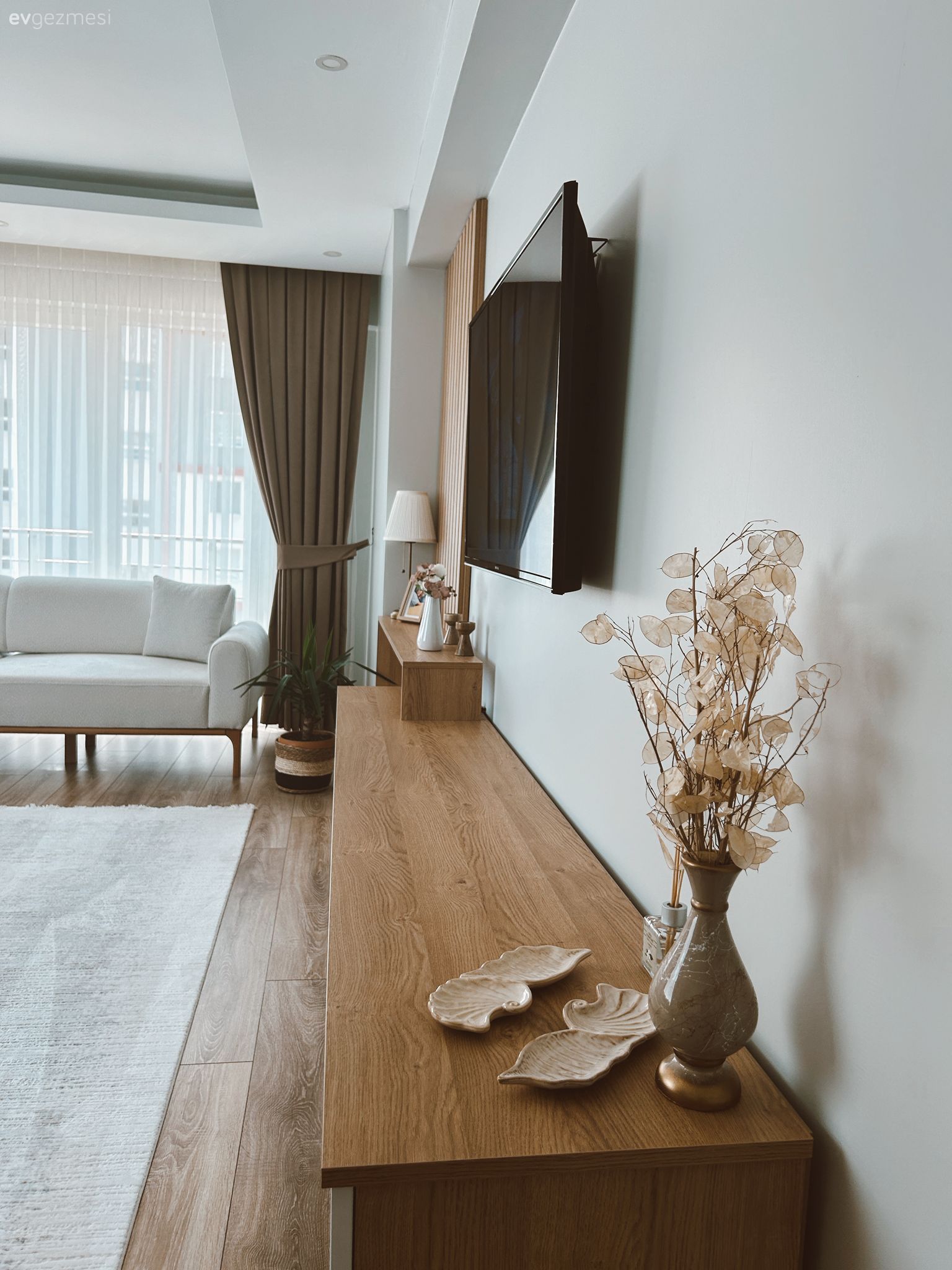 Bu Çorlu Salonu Abartısız Şıklığı Referans Almış