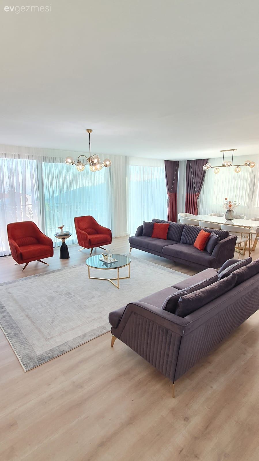 Salon, Modern, Antrasit  , Turuncu, Beyaz, Altın, Kırlent, Ev tekstili, Tül perde, Perde, Berjer, Orta sehpa, Sehpa, Halı, Salon halısı, Sandalye, Yemek masası, Fon perde, Avize, Aydınlatma, Salon avizesi, Parke