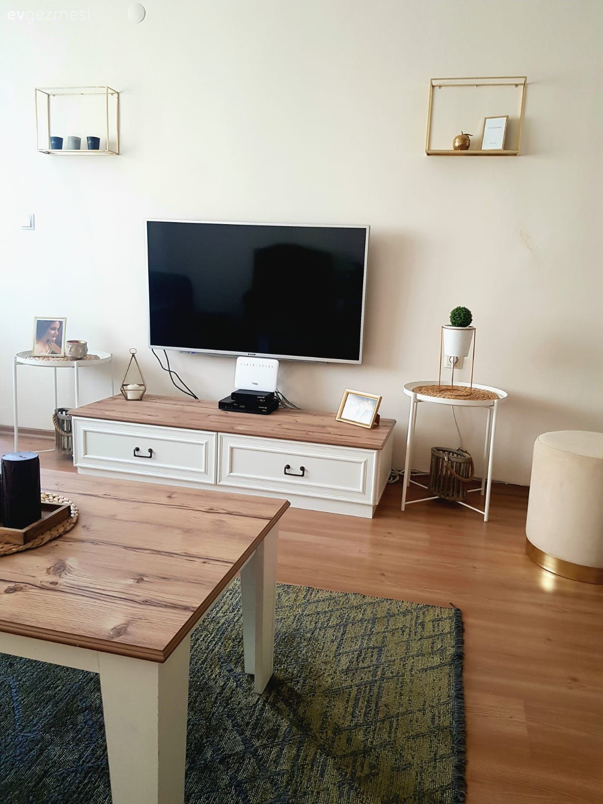 Beyaz, Ahşap Mobilya, Tv ünitesi, Orta sehpa, Sehpa, Yan sehpa, Puf, Modern rustik, Halı, Salon halısı