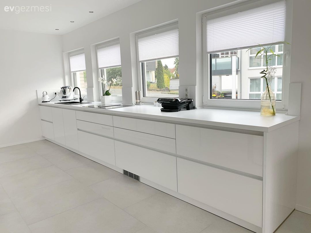 Mutfak, Beyaz mutfak, Kulpsuz mutfak dolabı, Modern mutfak, Mutfak tezgahı