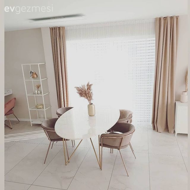 Yemek Odası, Modern, Vizon, Pudra pembe, Yemek masası, Sandalye, Fon perde, Perde, Tül perde, Pampas otu, Metal ayaklı berjer, Altın