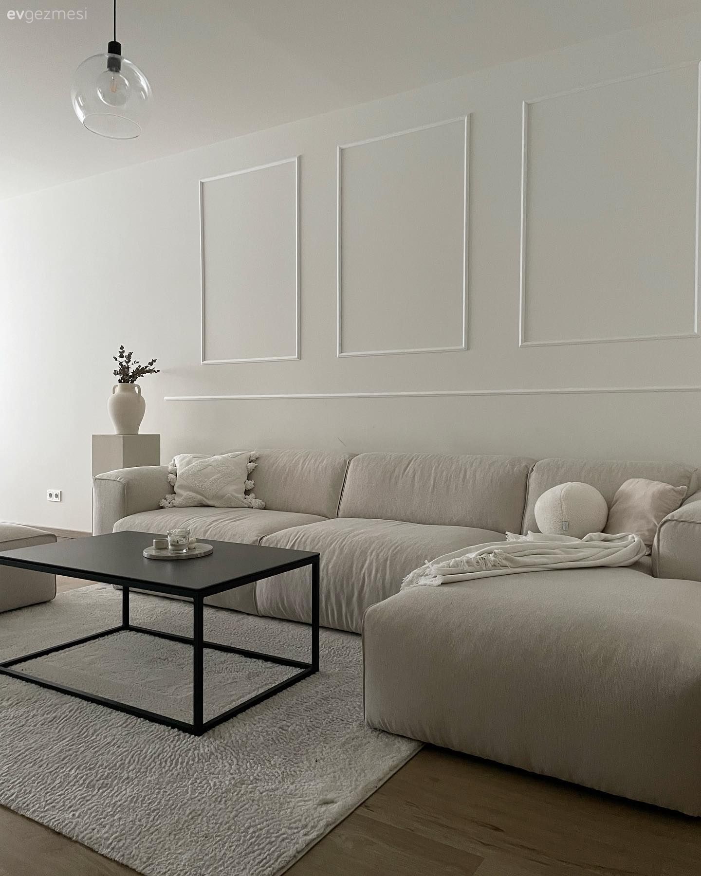 Ev Gezmesi: Minimalist ve Modernin Kesişiminde Bir Dekor