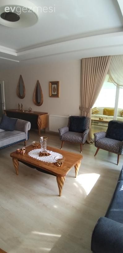 Bu Salonun Her Yerine Ahşabın Sıcaklığı Sinmiş