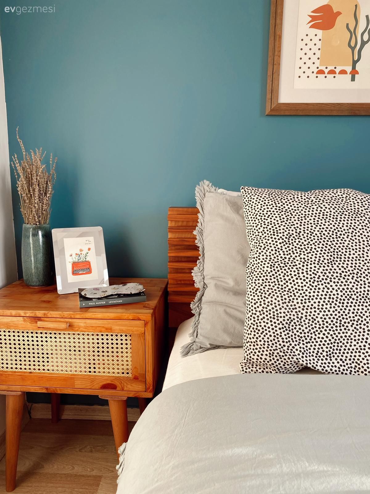 Yatak Odası, Mavi duvar, Komodin, Yatak örtüsü, Bohem Dekorasyon, Çerçeve