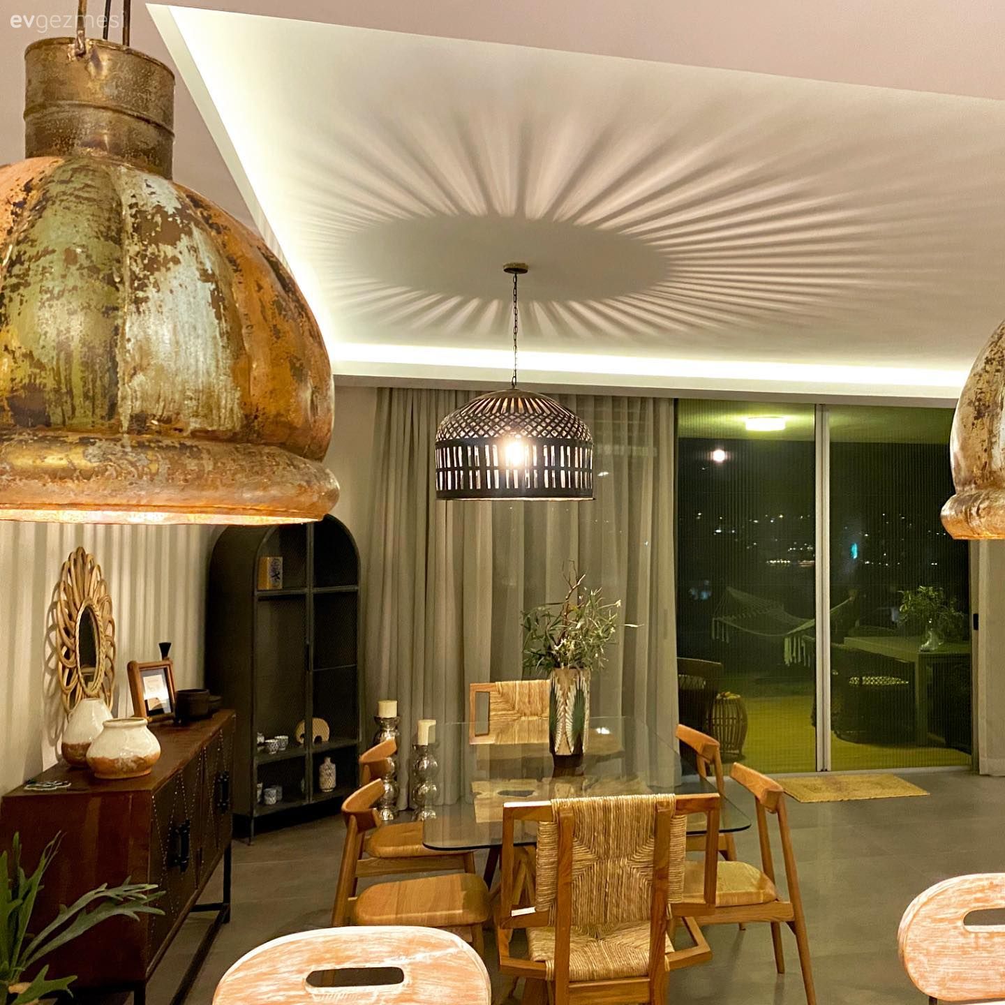 Bodrum'daki Bu Yazlık Özel Yapım Parçalarla Kendi Tarzını Konuşturmuş!