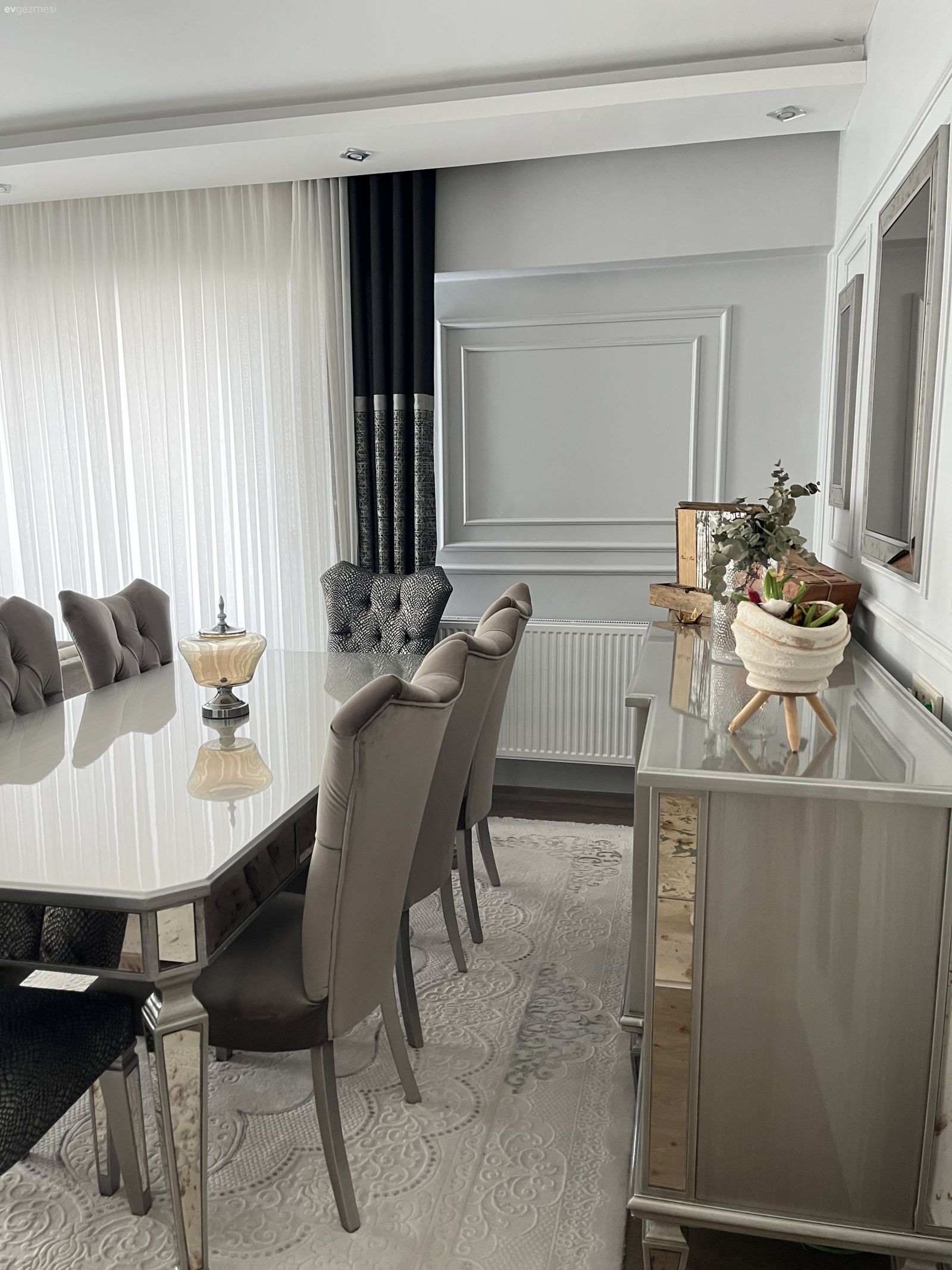 Art Deko ve Klasik Arasında Yolunu Çizmiş Bir Dekor