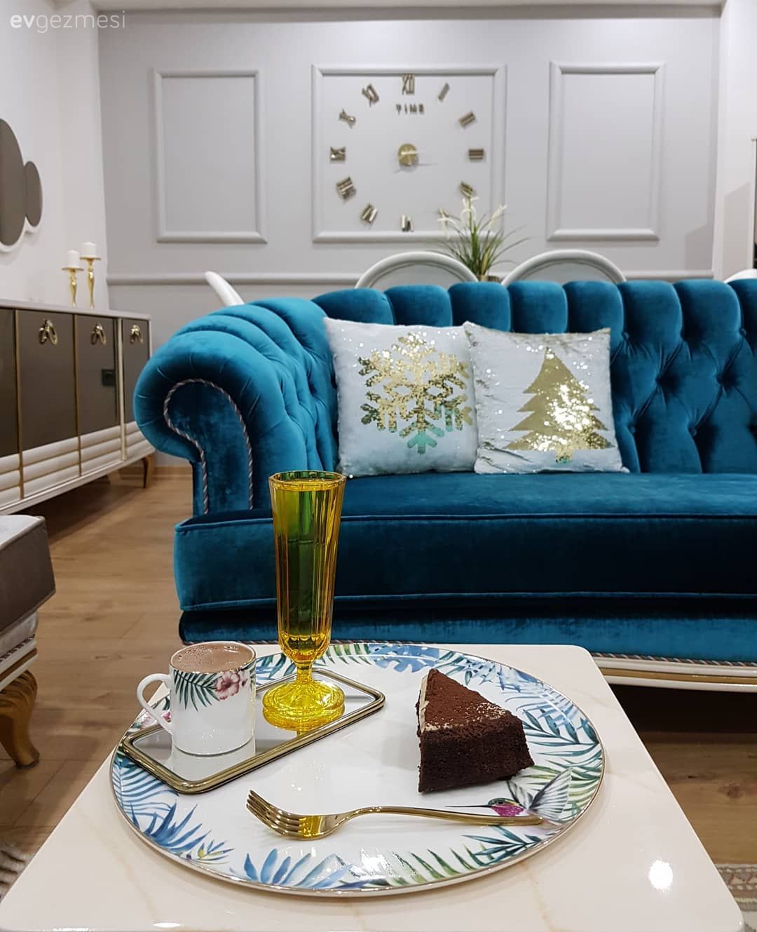 İddialı Renkler ve Mimari Detaylar Bu Dekora Çok Yakışmış!