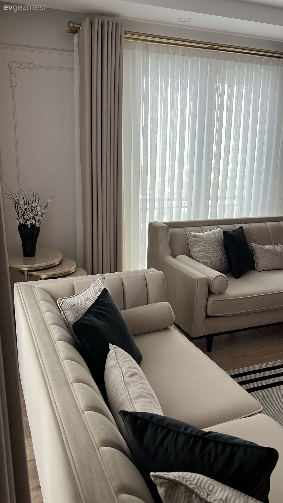 Bu İstanbul Evinde Sadelik ve Gösteriş Bir Arada