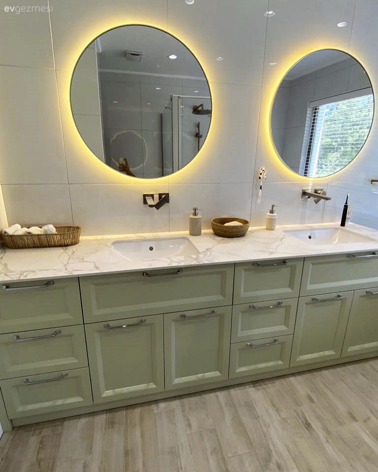 Banyo Dolabı Modelleri: Farklı Çeşitler ve Popüler Tasarımlar