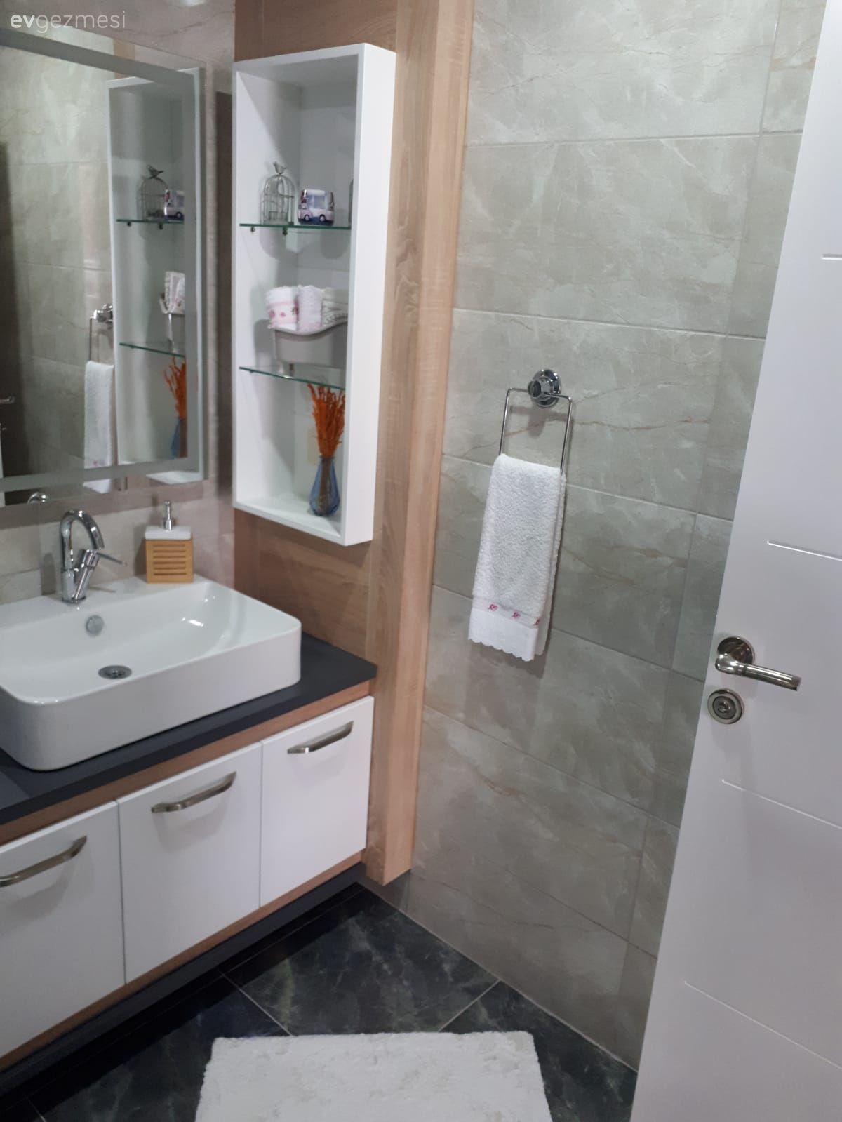 Banyo, Banyo dolabı, Banyo aynası, Banyo seramikleri, Banyo aksesuarları