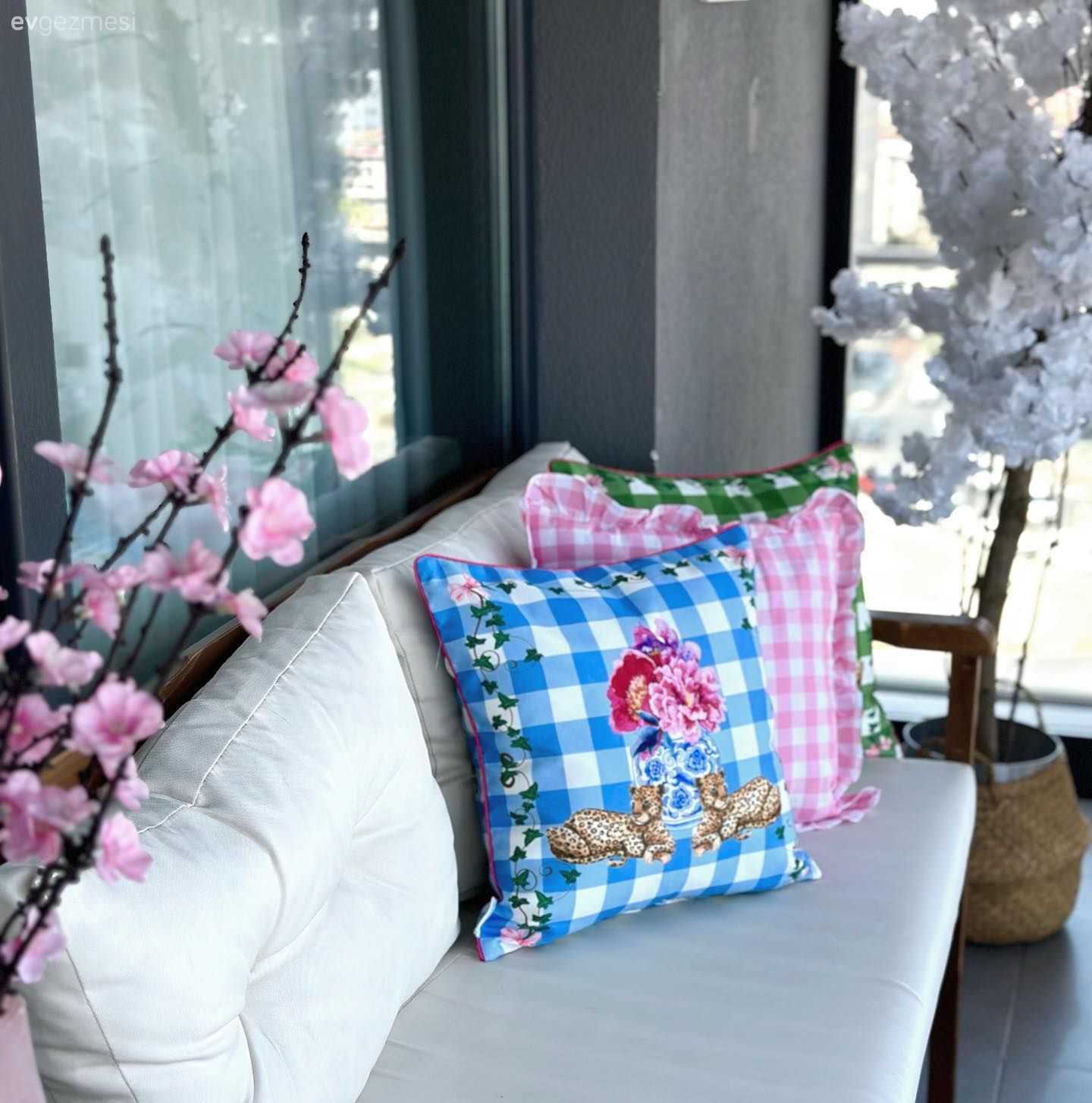 Bu Dar ve Uzun Balkonda Keyif Seviyesi En Üst Noktada!