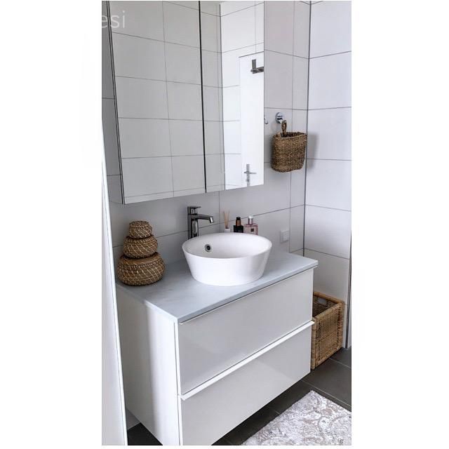 Banyo, Beyaz, Banyo dolabı, Banyo aynası, Banyo seramikleri