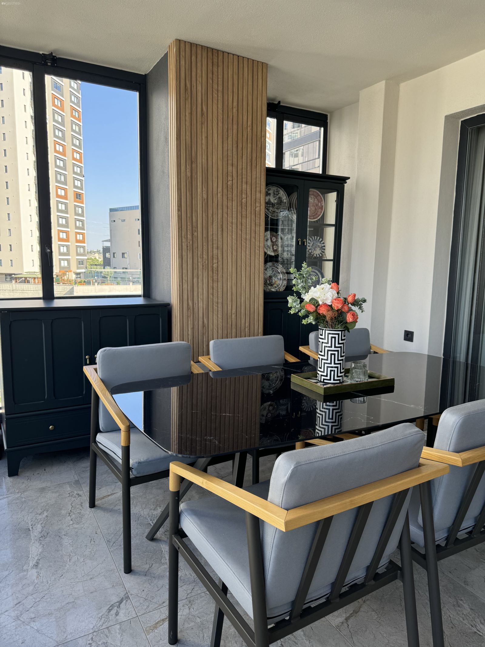 Bu Modern Balkon En Az Salon Kadar Gösterişli!