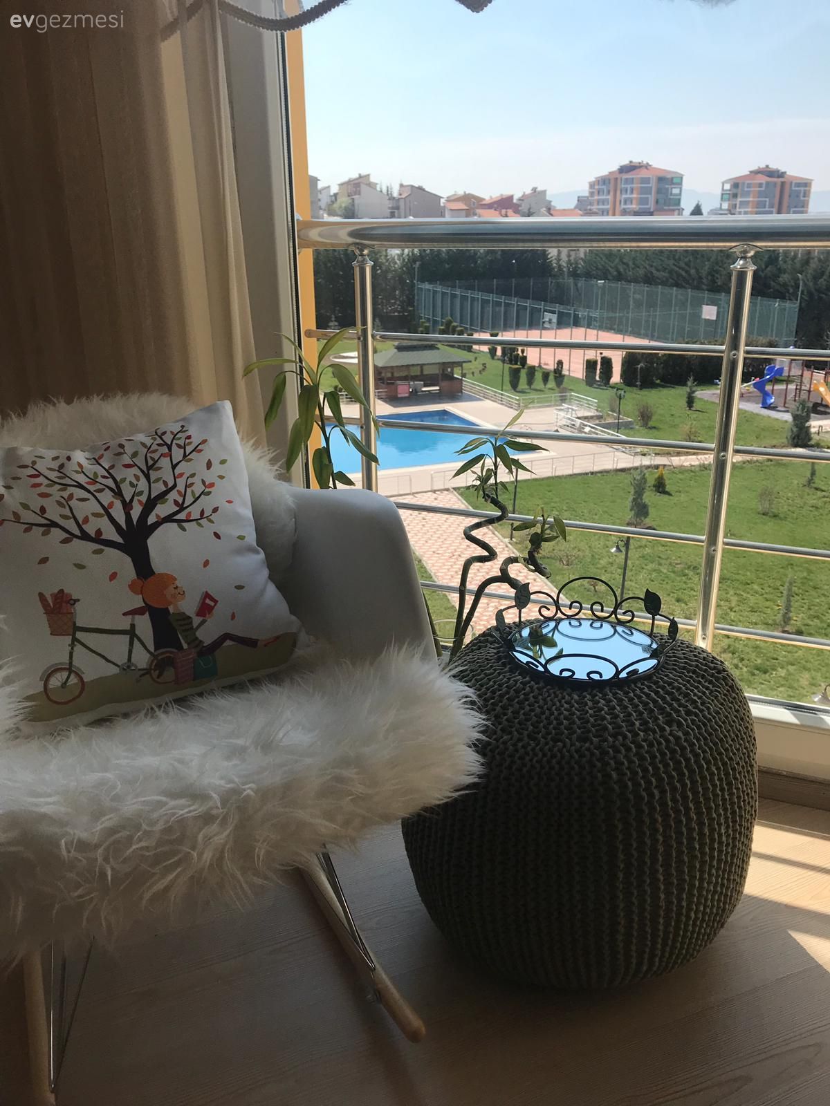 Balkon, Berjer, Peluş, Beyaz, Sehpa