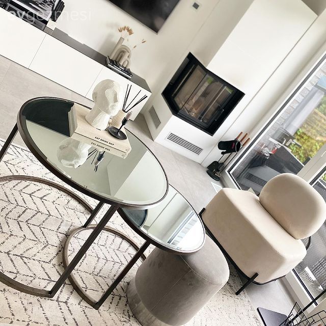 Salon, Modern, Gri, Beyaz, Siyah, Koltuk takımı, Modern chesterfield, Orta sehpa, Sehpa, Yuvarlak sehpa, Halı, Salon halısı, Puf, Tv ünitesi