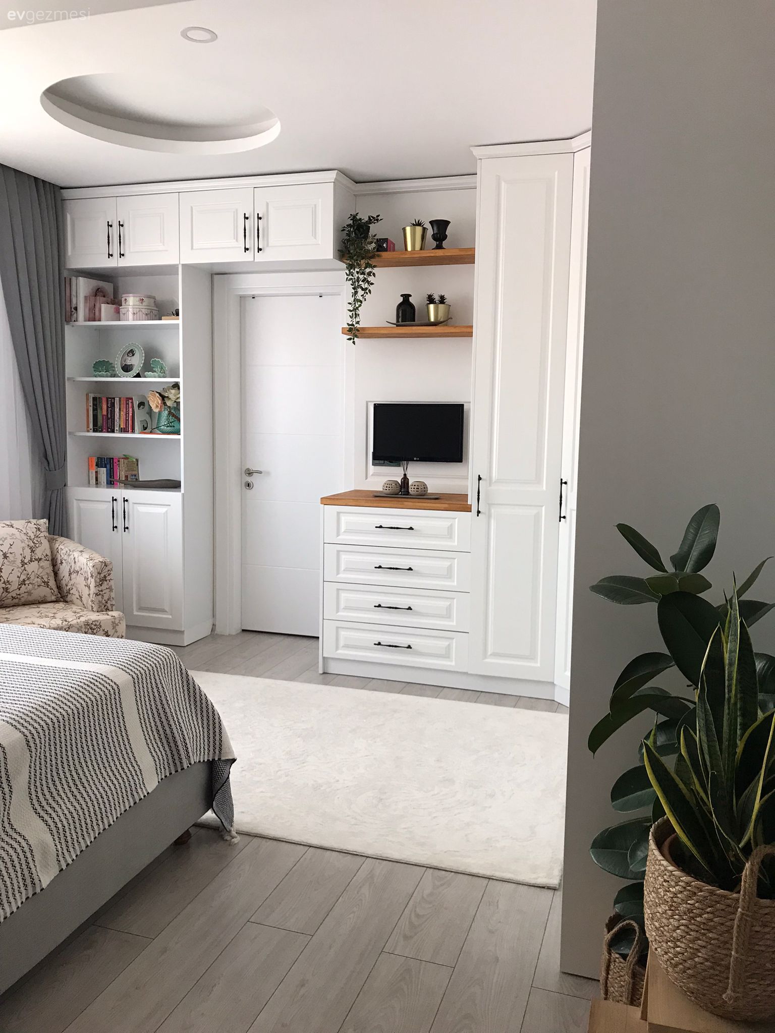 Bu Osmaniye Evinde Özel Yapım Dolaplar Düzen Kaynağı