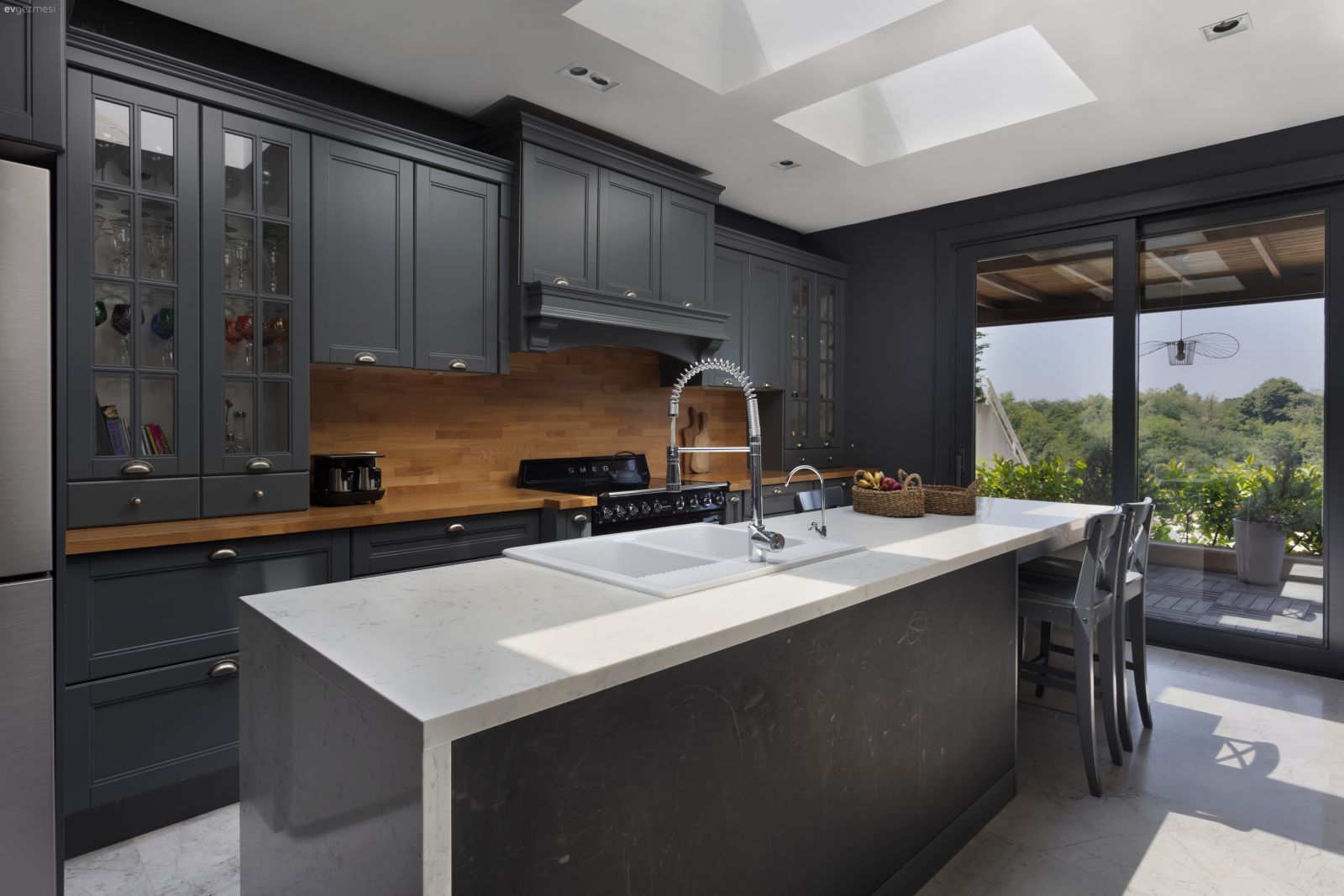 Mutfak, Modern, Gri, Ahşap mutfak tezgahı, Mutfak tezgahı, Mutfak tezgah arası, Ada mutfak, Mermer, Bar masa & sandalyeleri, Mutfak aksesuarları