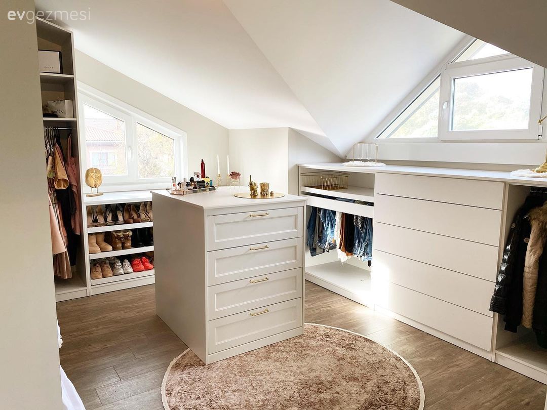 Giyinme odası, Modern, Beyaz, Bej, Yuvarlak halı, Halı, Parke