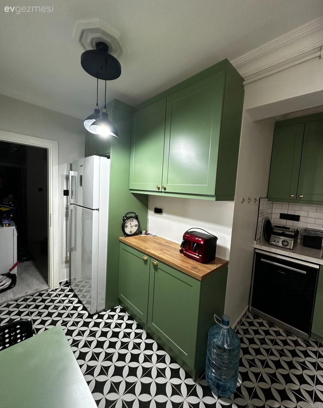 Yeşil Dolaplı Bu Mutfakta Dikkat Çekmeyi Seven Çok Detay Var