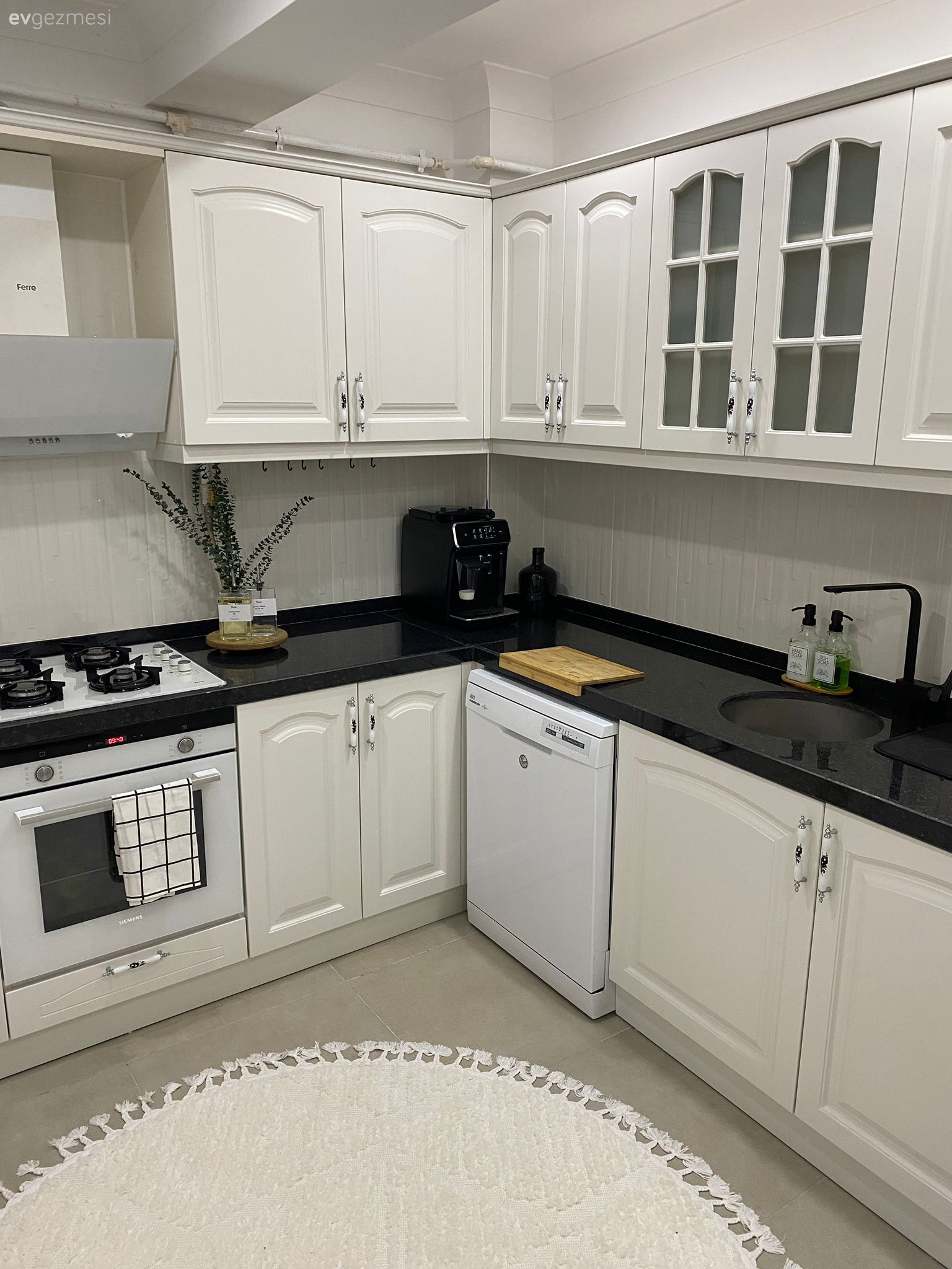 Sadelik Yanlısı Bu Evde Abartının Yeri Kapının Dışı