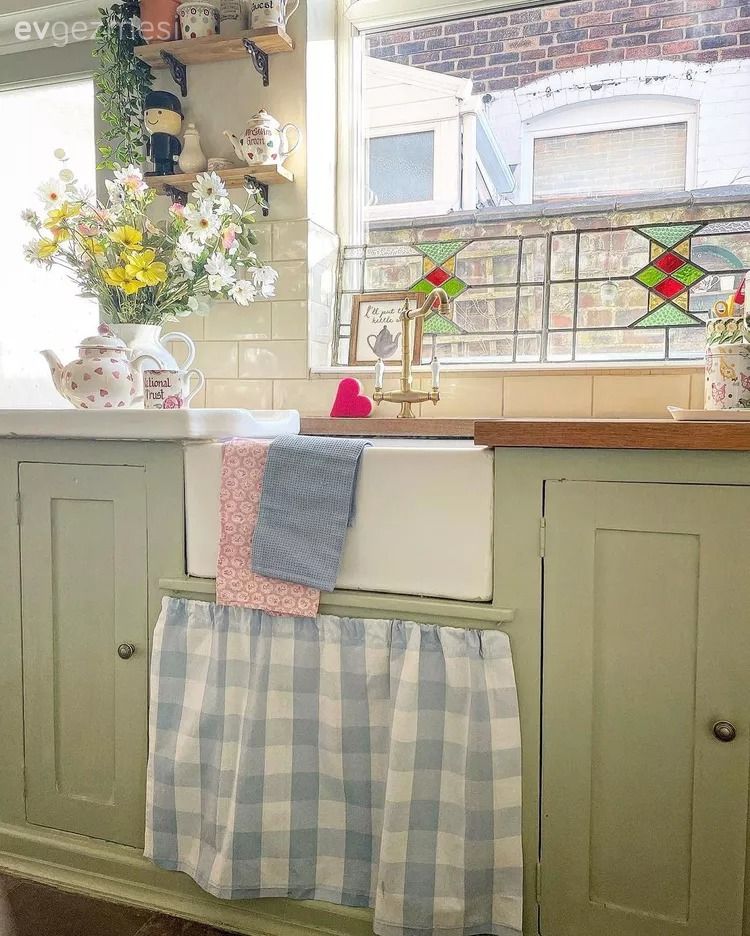 Farklı Odalara Çok Yakışan 15 Vitray Pencere Modeli