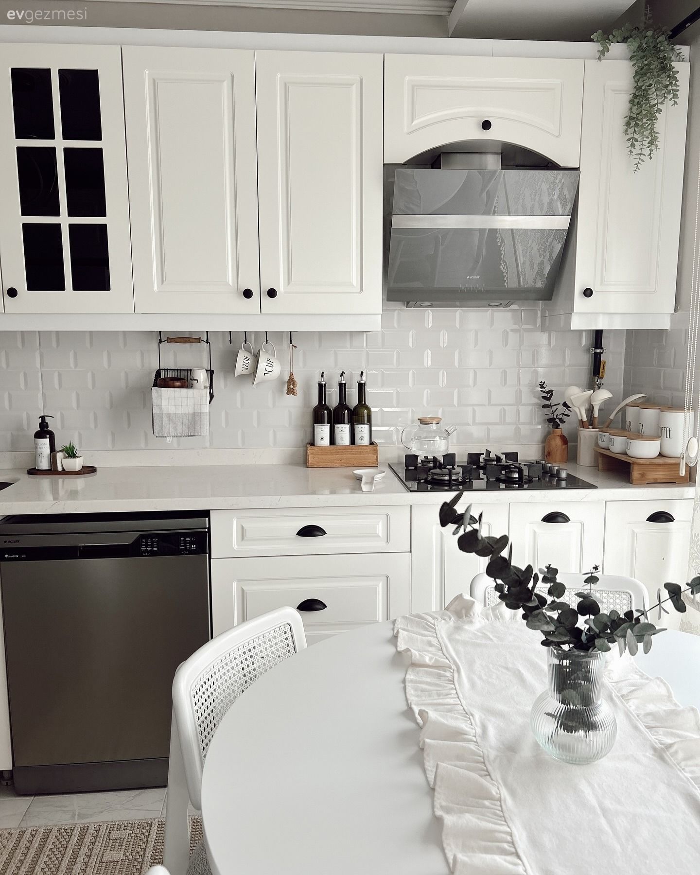 Alışıldık Tasarımları Seven Bu Evde Ferahlık ve Samimiyet Yan Yana