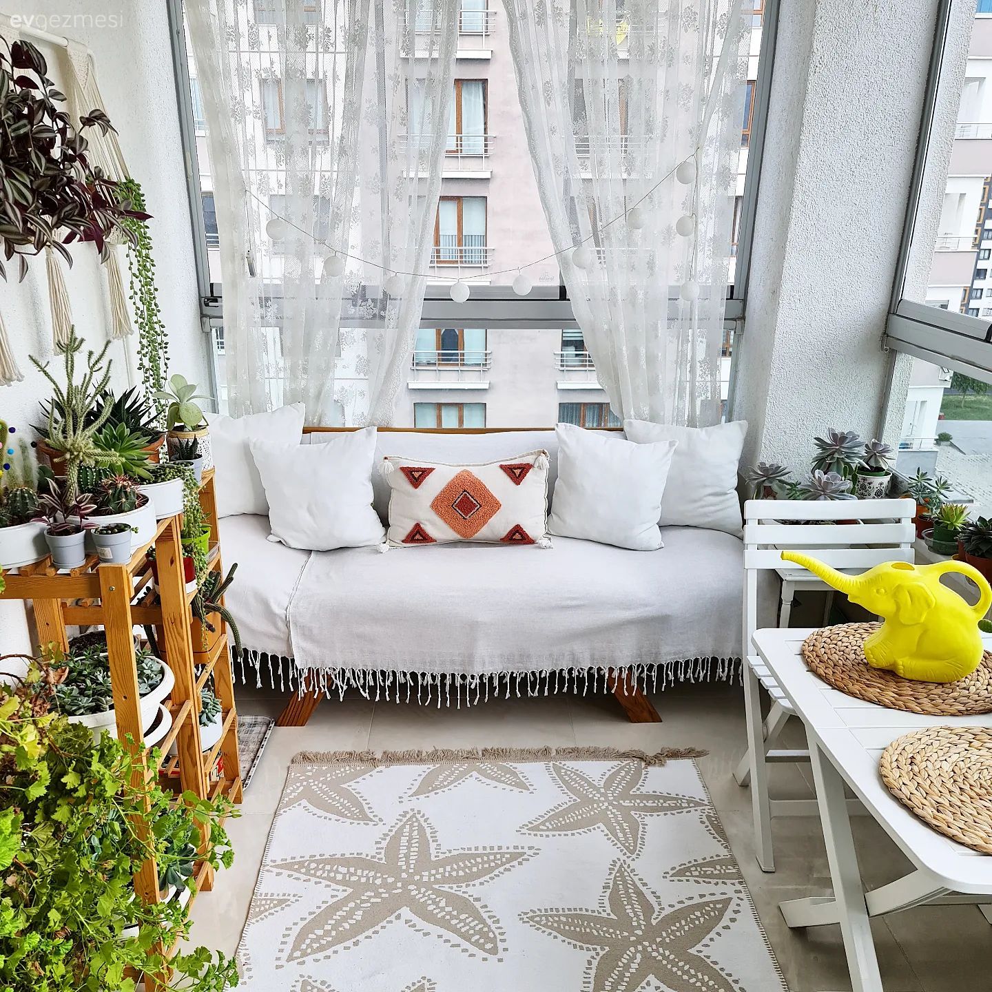 Bu Kayseri Balkonu Bitki ve Çiçekler İçin Vazgeçilmez Yaşam Alanı!