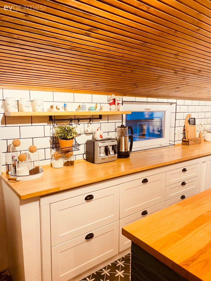 Çatı katı, Dubleks evler, Tavan dekorasyon, Metro seramik, Seramik, Mutfak rafı, Mutfak, Shaker kapaklı dolaplar, Mutfak halısı, Mutfak aksesuarları