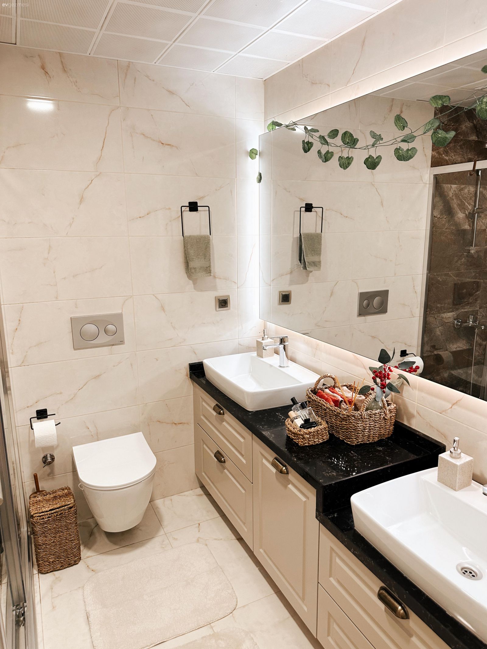 Banyo, Krem, Siyah, Banyo dolabı, Banyo aynası, Banyo seramikleri