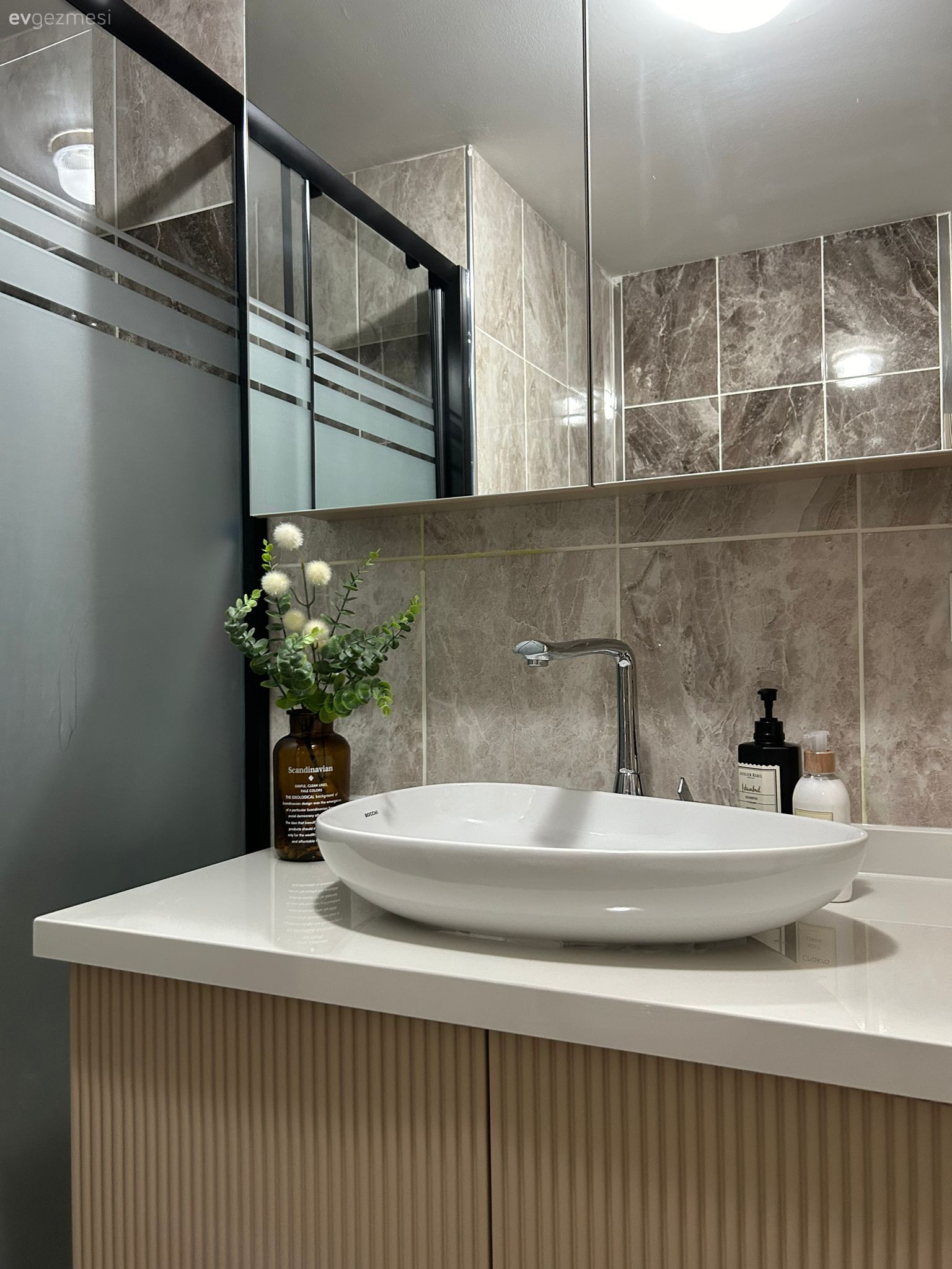 Banyo, Beyaz, Vizon, Krem, Siyah, Banyo dolabı, Banyo aynası, Banyo seramikleri, Lambri