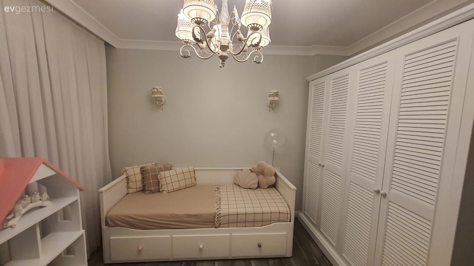 Çocuk Odası, Beyaz, Krem, Sedir, Dolap, Avize, Aydınlatma, Çocuk odası aydınlatması, Pudra pembe