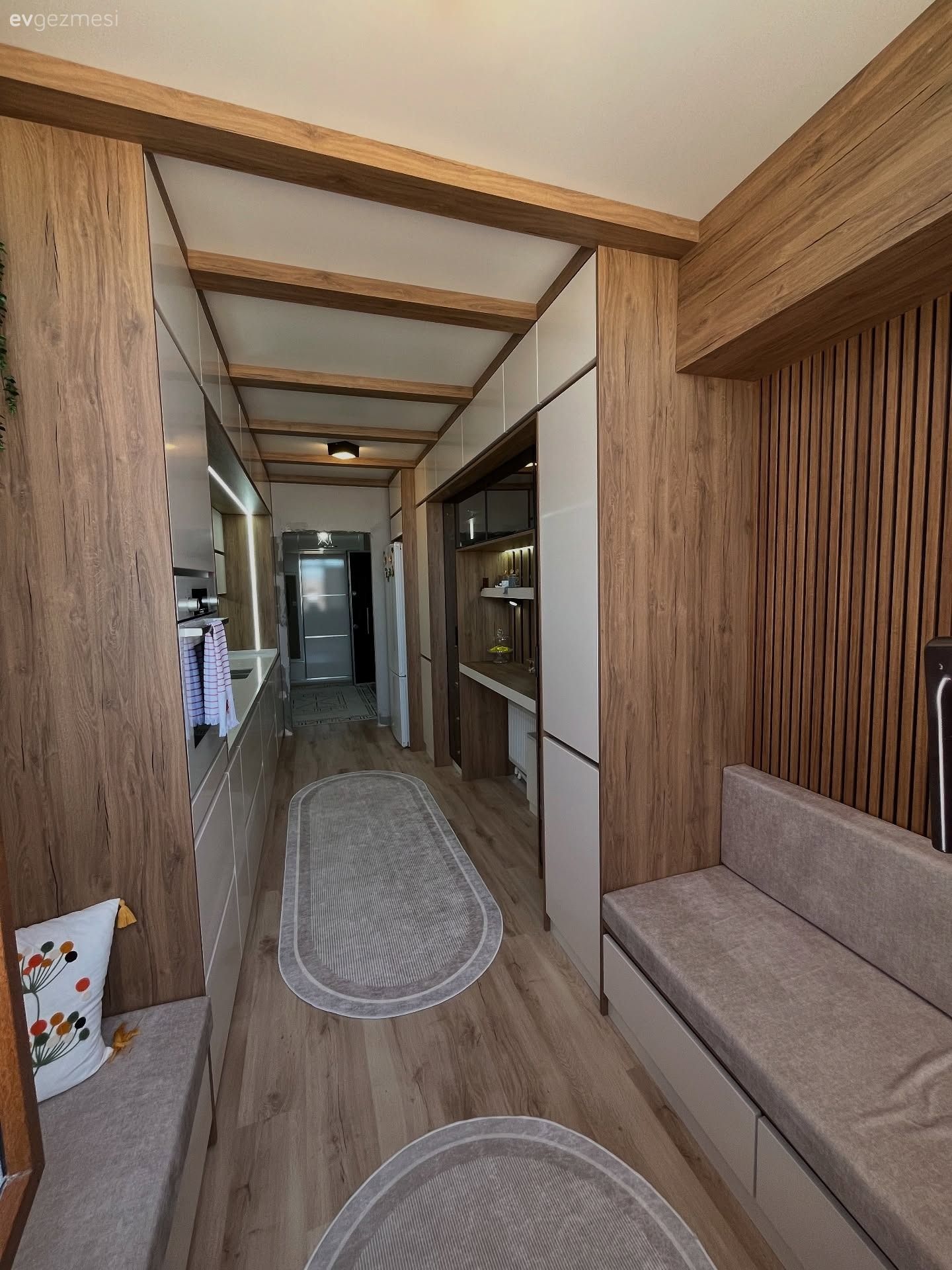 Bu Toki Mutfağı Duvardan Duvara Tasarımlarla Şekillenmiş