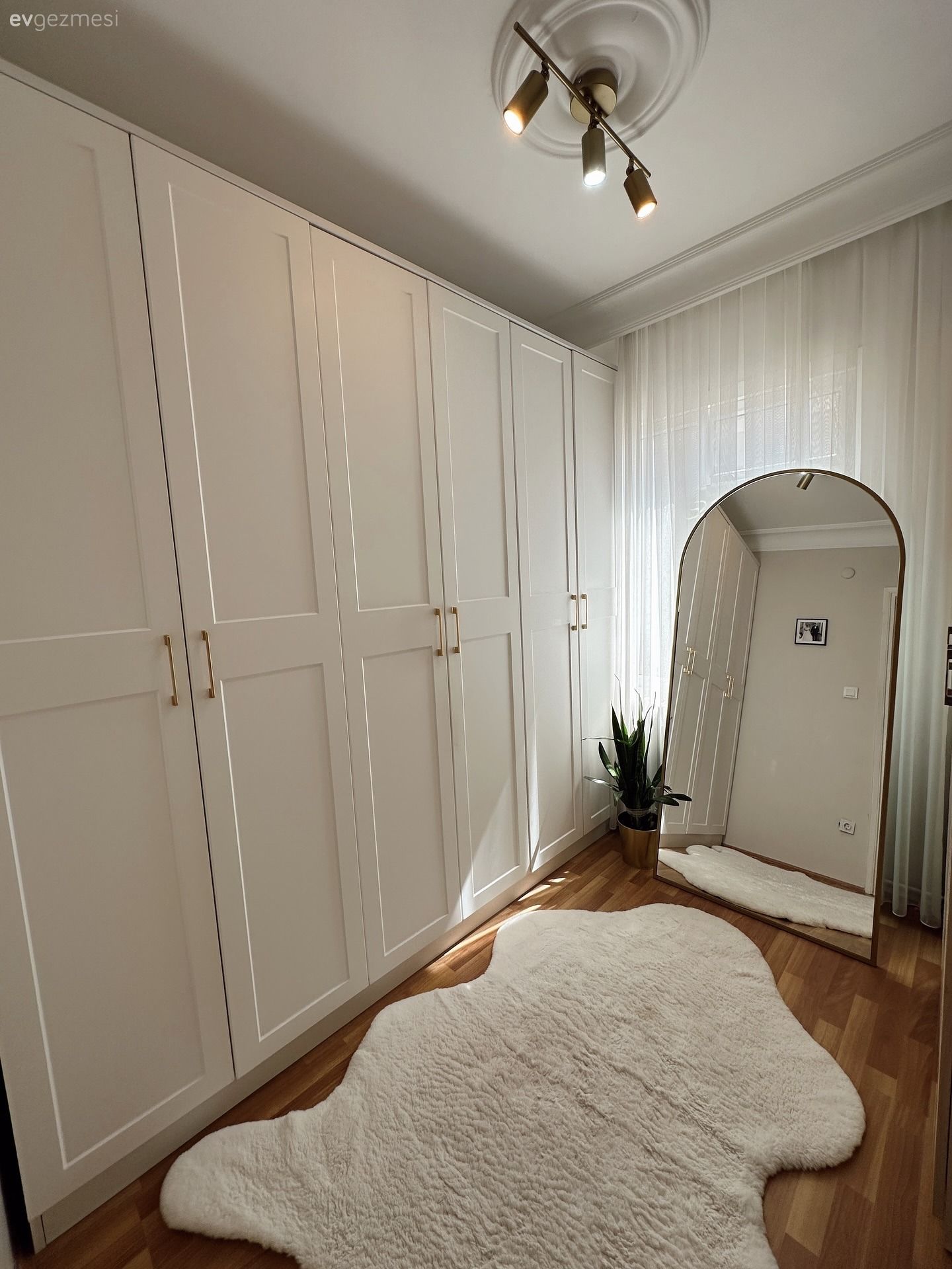 Modern Tasarımlı Mobilyalar Bu Salona Zamansızlık Katmış