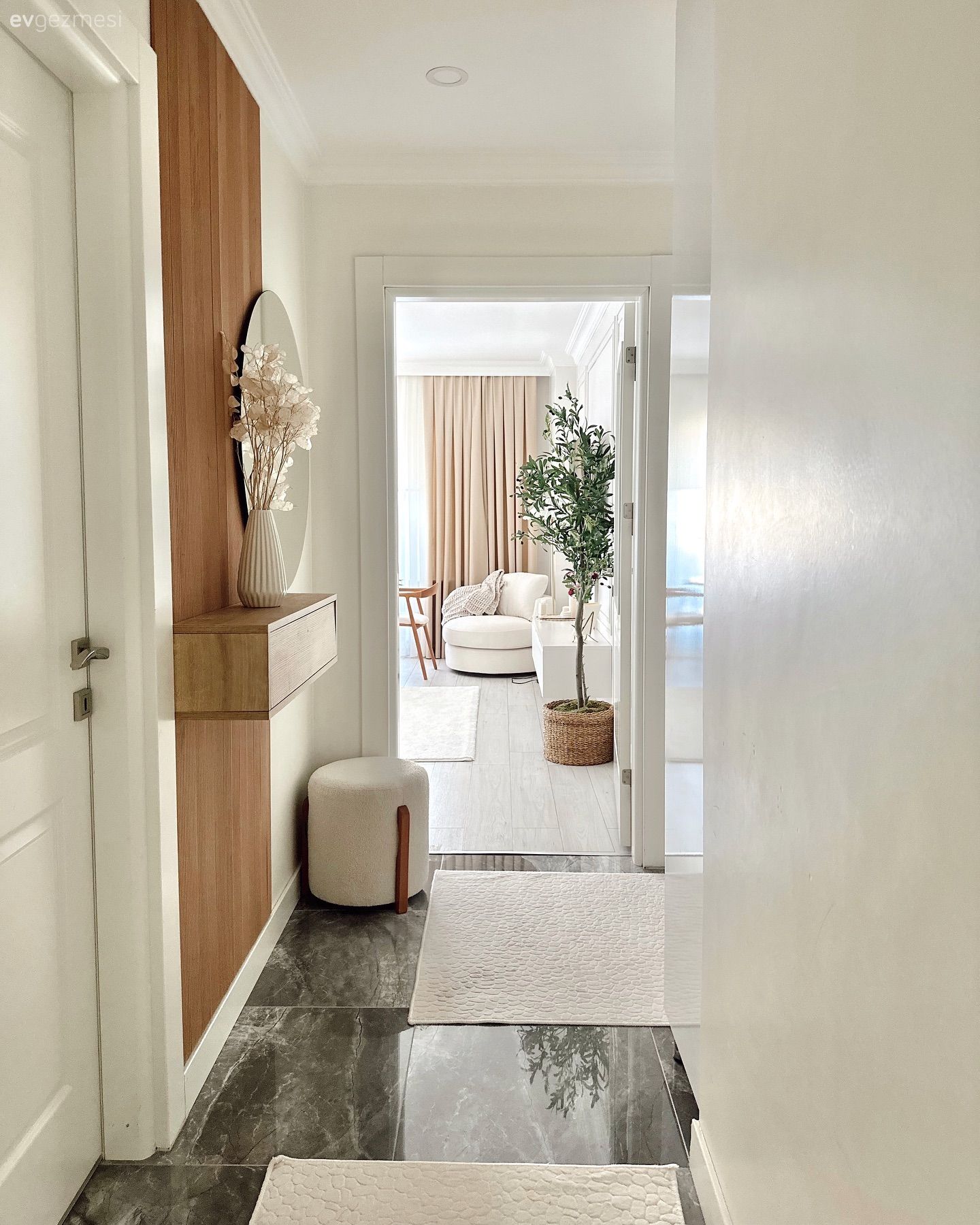 Antre, Beyaz, Duvar çıtalama, Ahşap panel, Puf, Yolluk, Halı