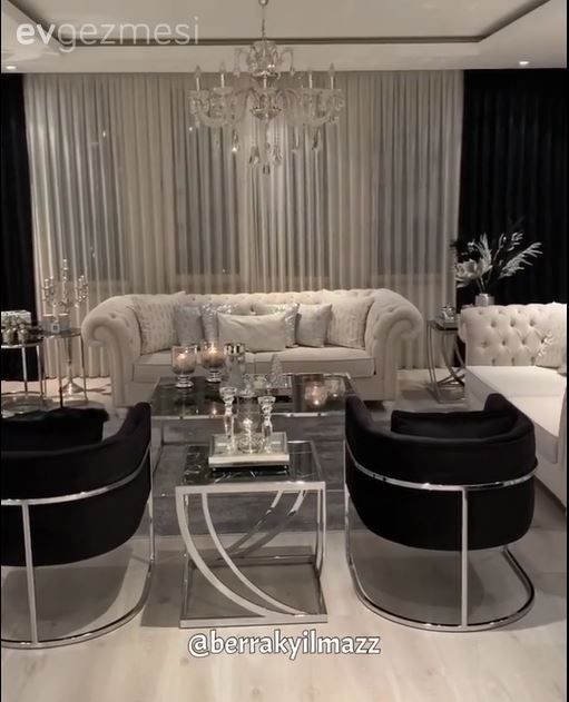 Siyah ve Beyaz Ortaklığı, Bu İstanbul Salonuna Çok Yakışmış!