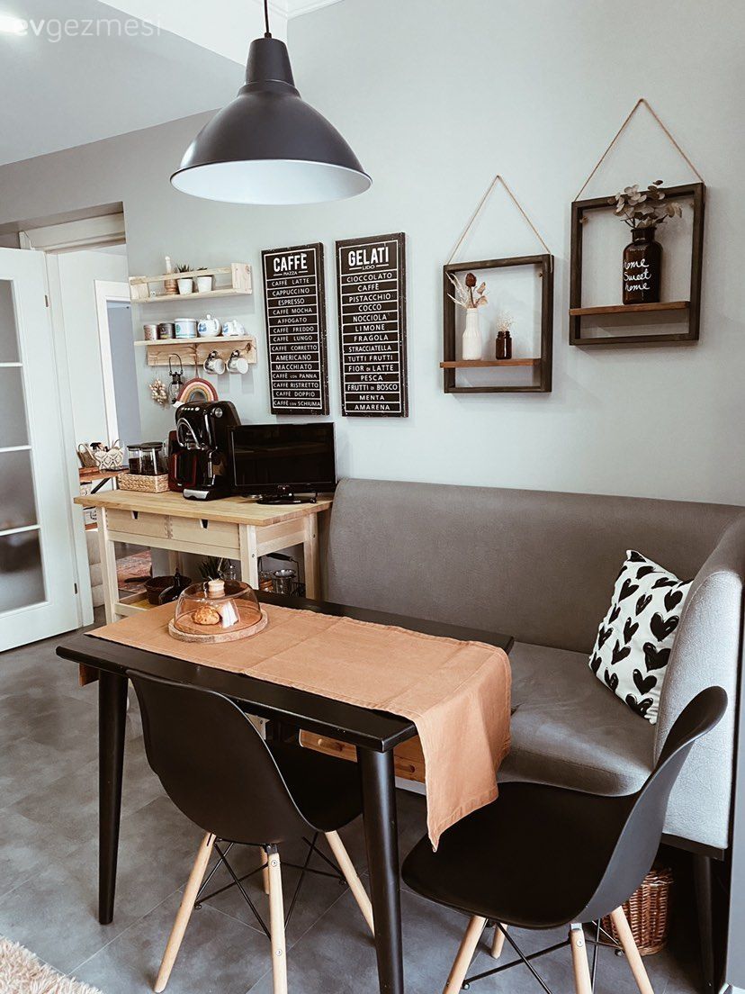 Gri mutfak, Beyaz, Vizon, Gri, Siyah, Mutfak masası, Sandalye, Sarkıt, Aydınlatma, Shaker kapaklı dolaplar, Mutfak, Mutfak duvar dekorasyonu, Mutfak köşesi, Kırlent, Ev tekstili