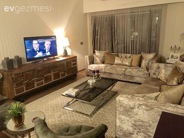 Göz Alıcı Tasarımların Şıklık Kattığı Bir İzmir Evi