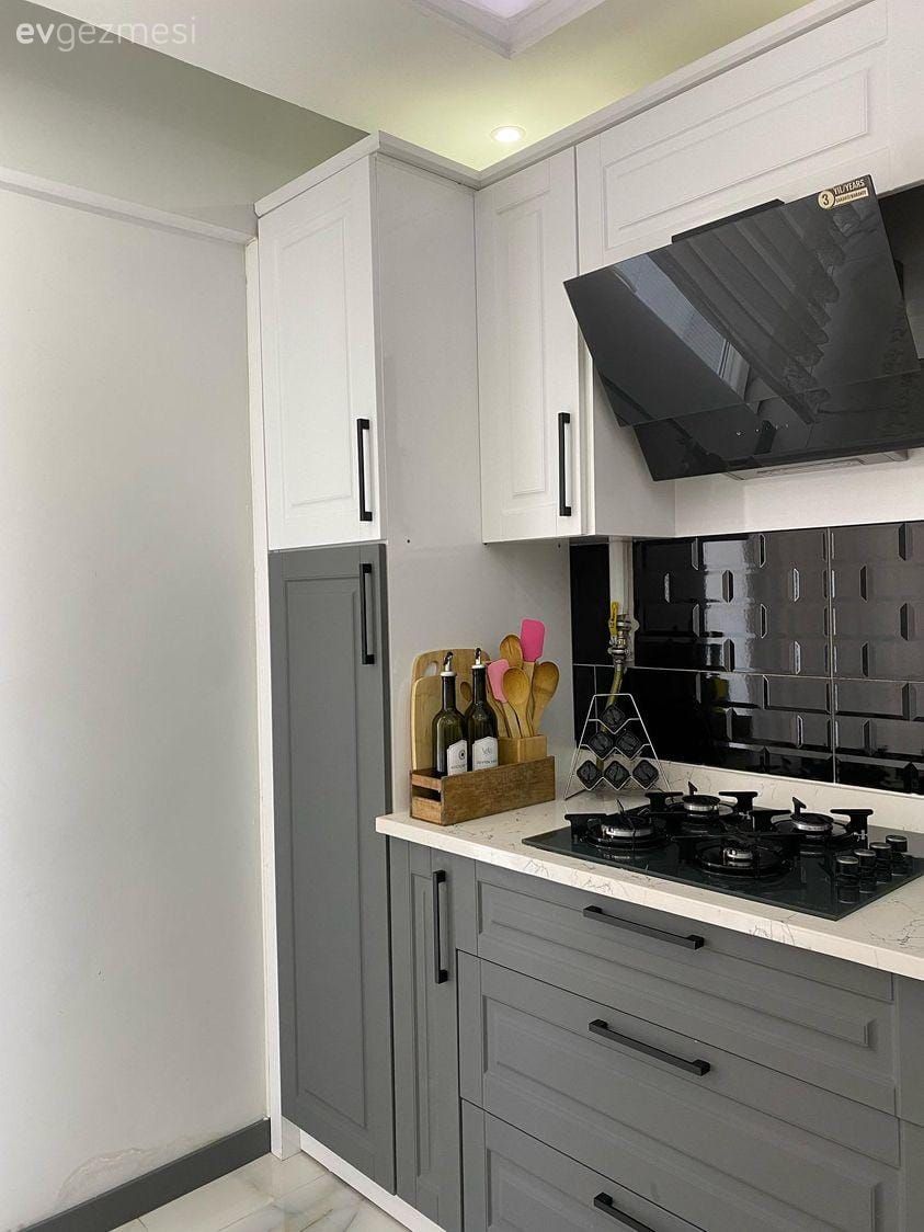 Mutfak, Beyaz, Siyah, Shaker kapaklı dolaplar, Mutfak tezgahı, Metro seramik, Seramik, Ankastre