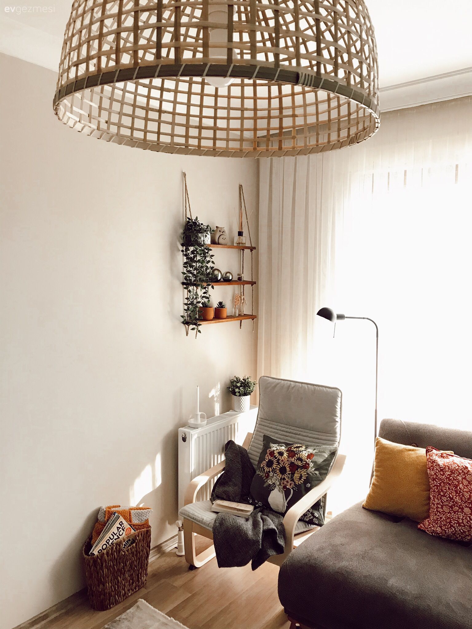 Oturma Odası, Yeşil duvar, Gri, Köşe koltuk, Koltuk takımı, Sarı, Beyaz, Pembe, Kırlent, Ev tekstili, Hasır avize