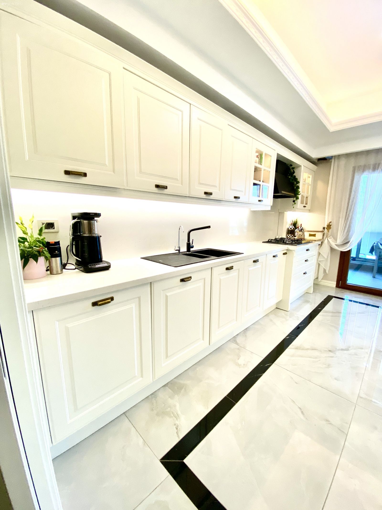 Farklı Tarzlardan Detaylar Mutfağın Genelinde Art Dekoya Dönüşmüş!