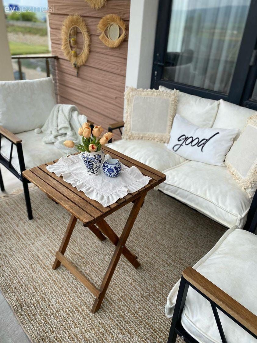 Balkon, Beyaz, Ahşap Mobilya, Balkon halısı, Kırlent, Ev tekstili