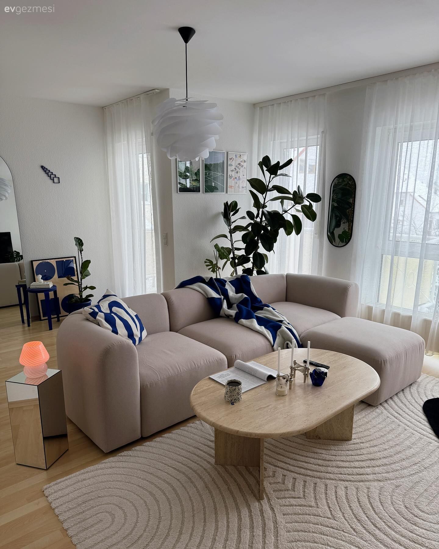 Japandi Stilin Hakim Olduğu Bu Evde Maviler Göz Bebeği!