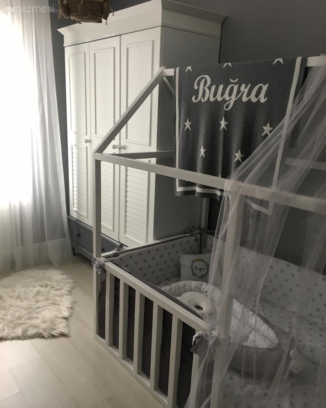 Beyazla Ferahlayan Bu Mutfağın Gönlü Pembede