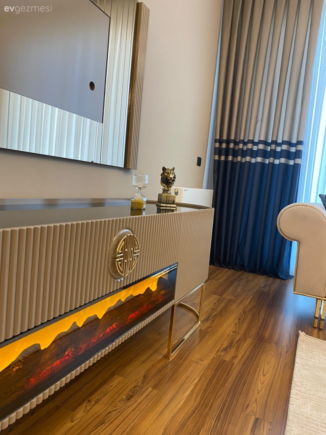 Vizon, Parlament mavisi, Beyaz, Tv ünitesi, Tv ünitesi aksesuarları, Ev Aksesuar, Parke, Aynalı mobilya, Ayna, Fon perde, Perde