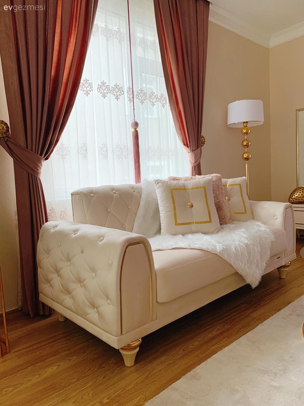 Krem, Somon Rengi, Pudra pembe, Altın, Peluş, Lambader, Aydınlatma, Tül perde, Perde, Halı, Salon halısı