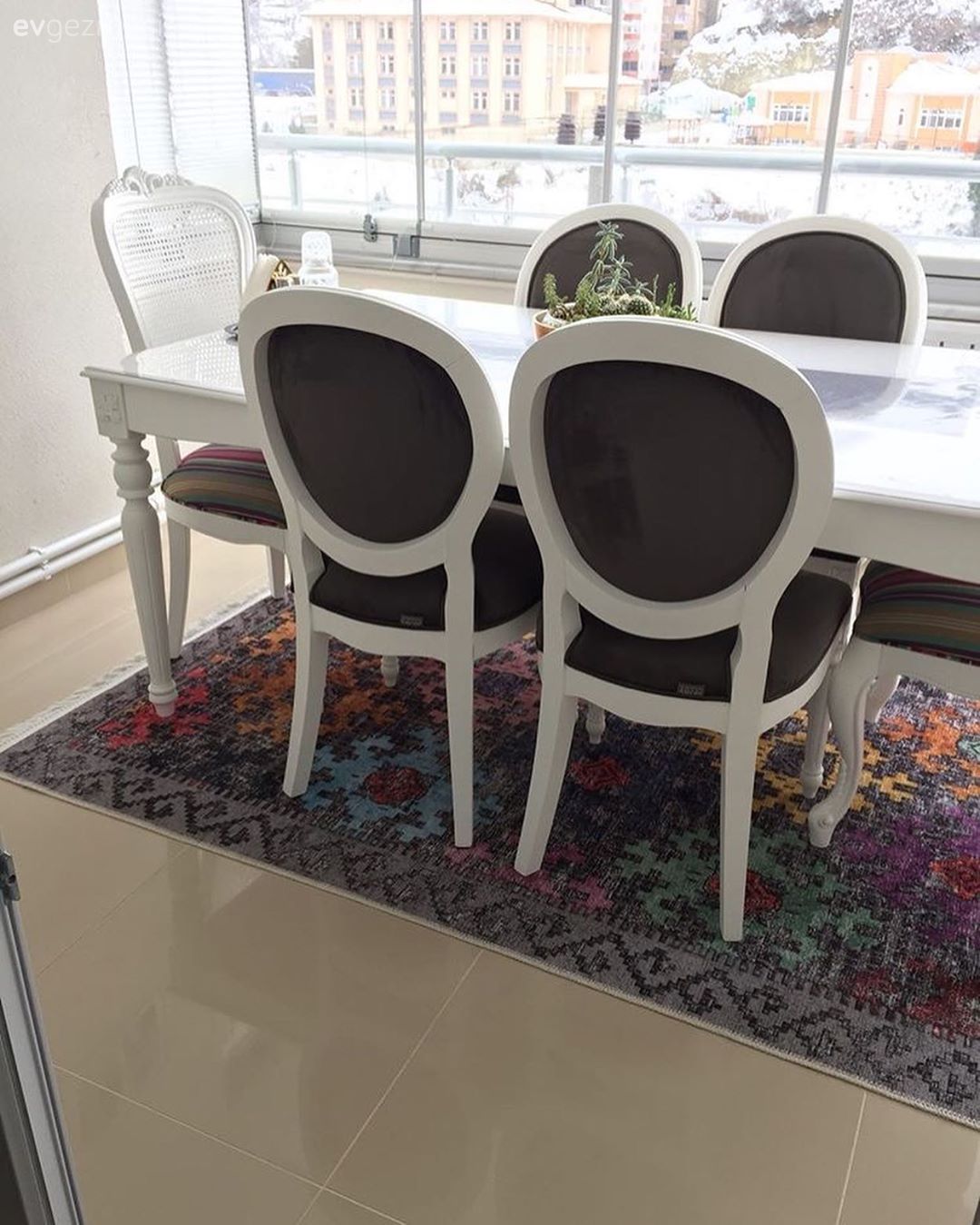 Mutfak masası, Sandalye, Country mutfak masası, Gri, Beyaz, El dokuma halı, Halı, Mutfak halısı, Mutfak