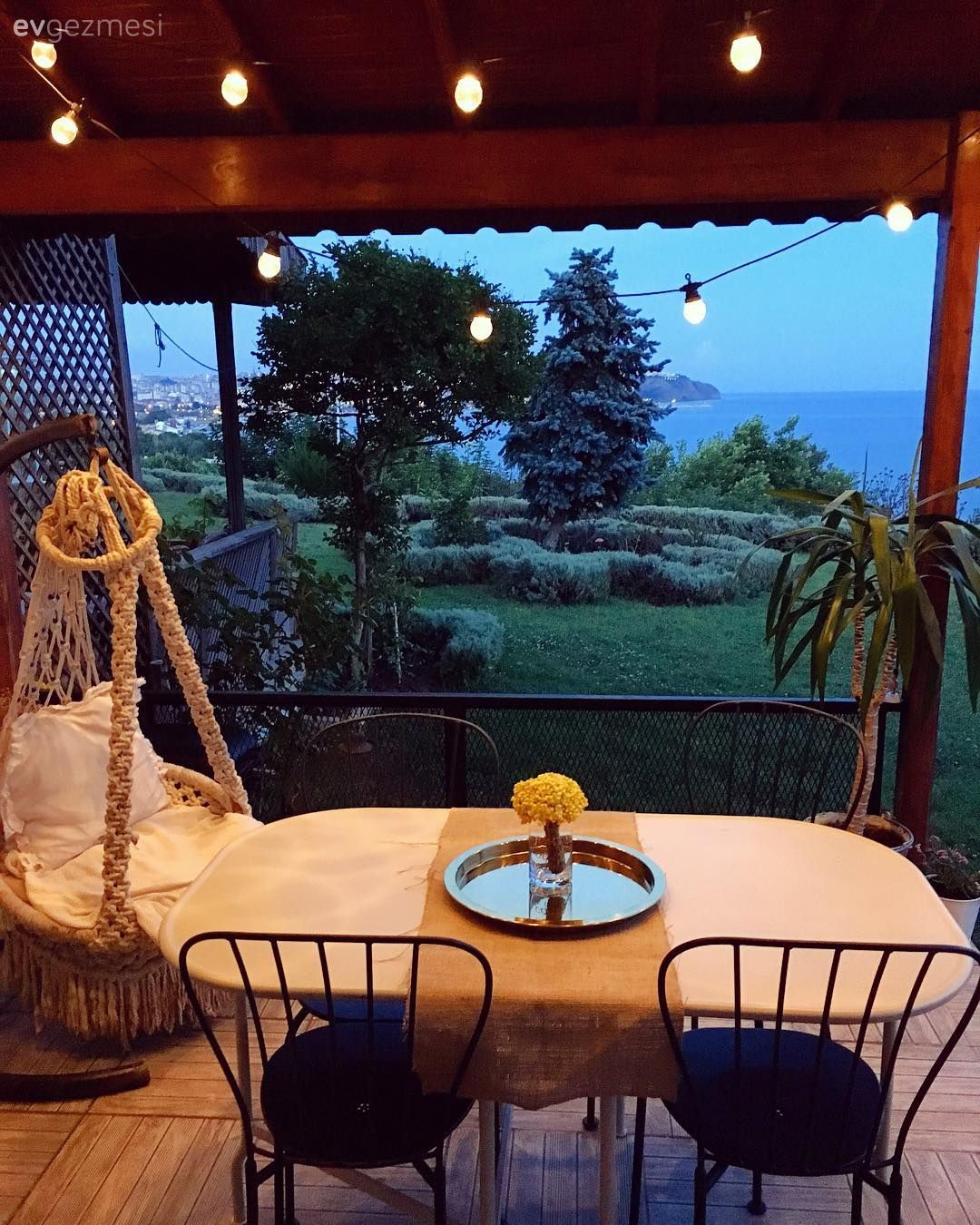 Bu Keyifli Evin İçindeki Mobilyalar Boyanmadan Duramıyor